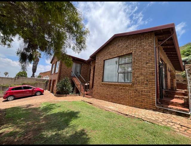 5 BEDROOM HOUSE FOR SALE IN BASSONIA